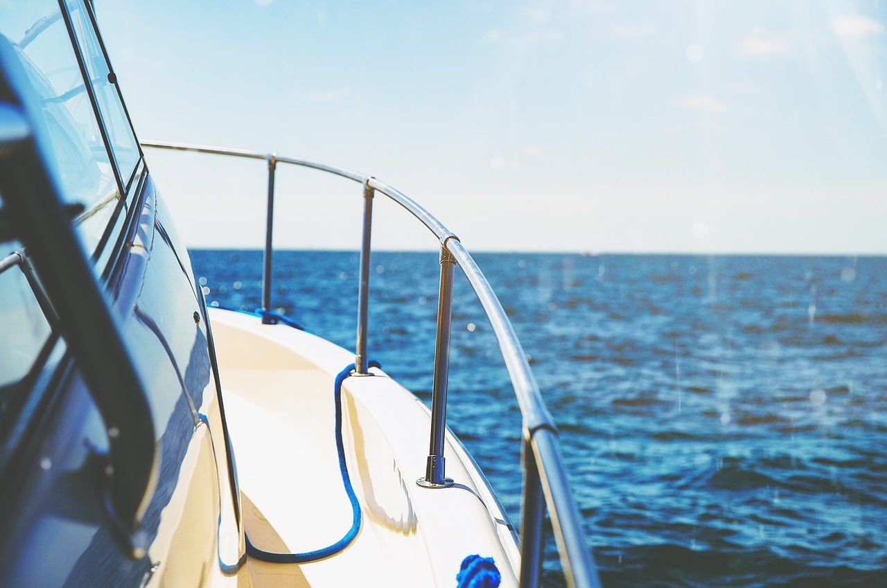 Single post header image